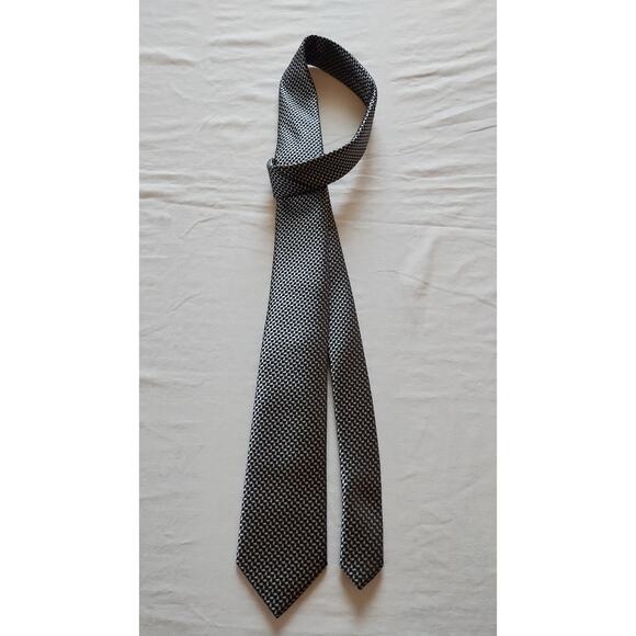 Michael Kors Men's Elegant 3D Silk Tie - Picture 4 of 7
